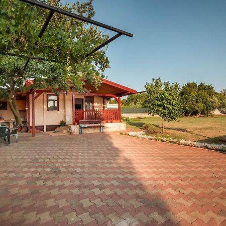 Funny House Villa พูลา ภายนอก รูปภาพ